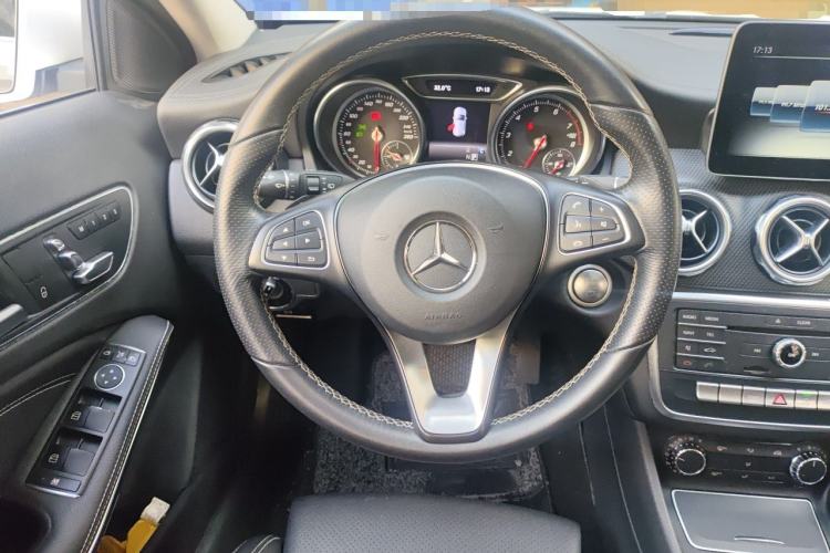 Used Mercedes-Benz GLA 2017 GLA 200 Fashion Model Steering Wheel