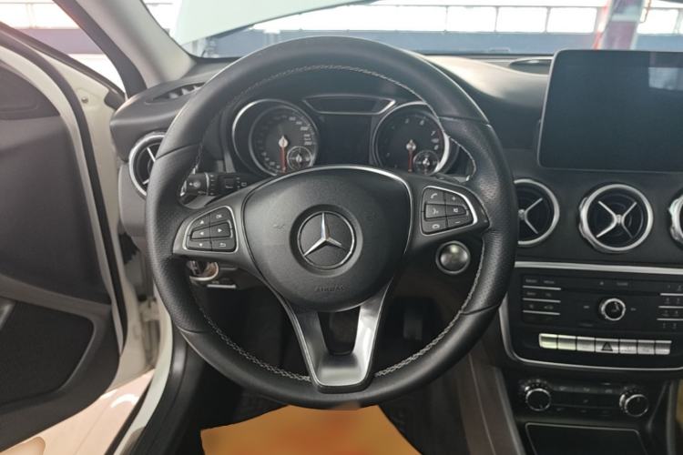 Used Mercedes-Benz GLA 2017 GLA 200 Sport Edition Steering Wheel