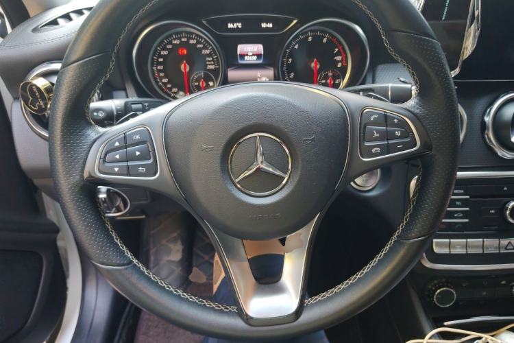 Used Mercedes-Benz GLA 2017 GLA 220 4MATIC Fashion Model Steering Wheel