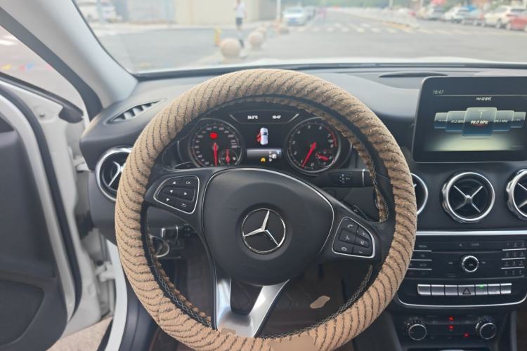 Used Mercedes-Benz GLA 2017 GLA 200 Sport Edition Steering Wheel