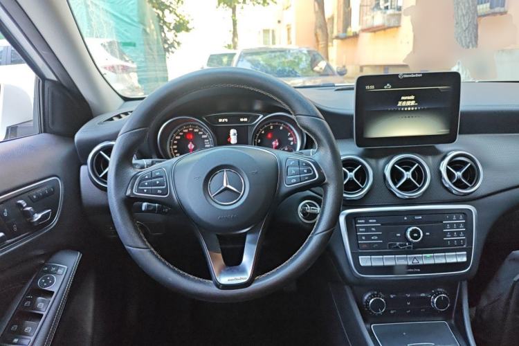 Used Mercedes-Benz GLA 2017 GLA 220 4MATIC Fashion Model Steering Wheel