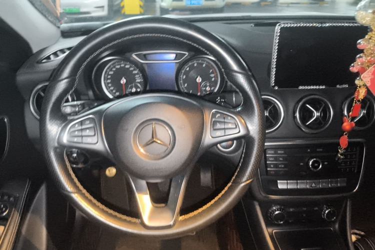 Used Mercedes-Benz GLA 2017 GLA 200 Fashion Model Steering Wheel