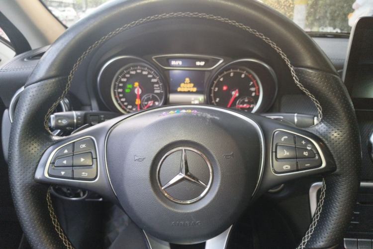 Used Mercedes-Benz GLA 2017 GLA 200 Fashion Model Steering Wheel