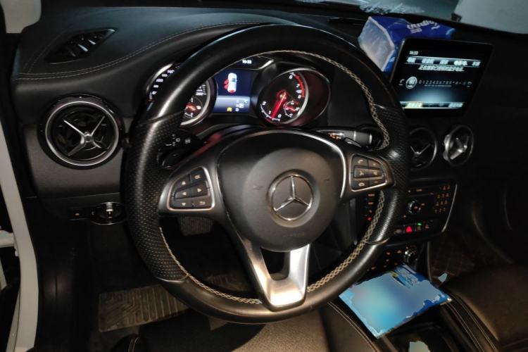 Used Mercedes-Benz GLA 2017 GLA 200 Fashion Model Steering Wheel
