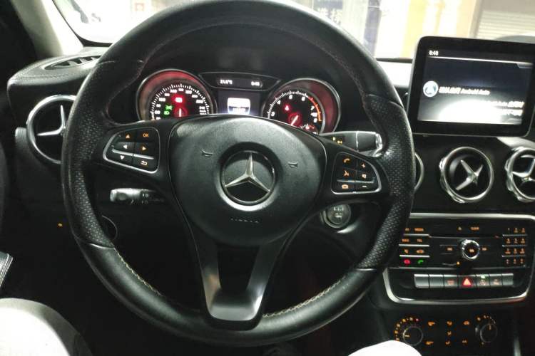 Used Mercedes-Benz GLA 2017 GLA 200 Fashion Model Steering Wheel