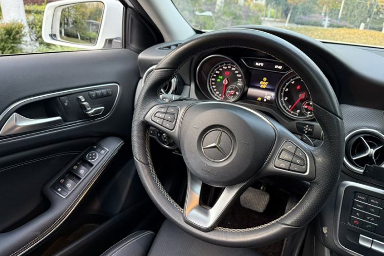 Used Mercedes-Benz GLA 2017 GLA 200 Sport Edition Steering Wheel