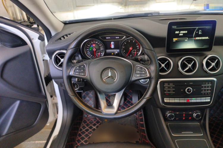 Used Mercedes-Benz GLA 2017 GLA 220 4MATIC Fashion Model Steering Wheel