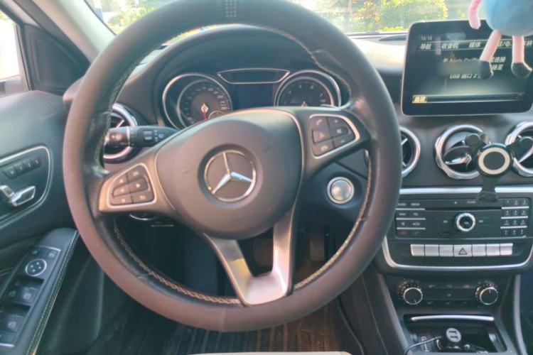 Used Mercedes-Benz GLA 2017 GLA 200 Sport Edition Steering Wheel
