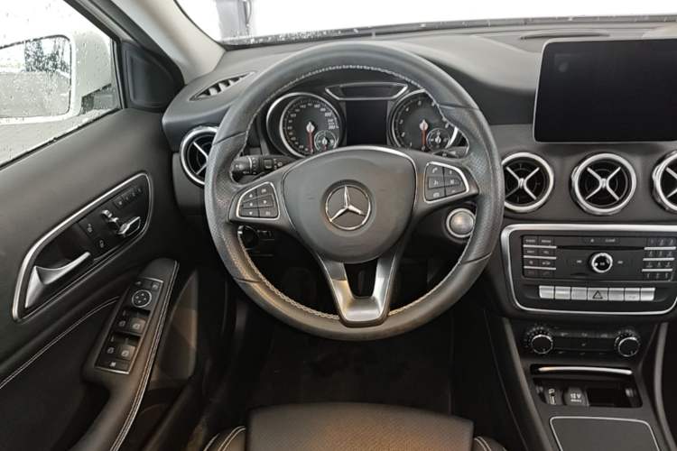 Used Mercedes-Benz GLA 2017 GLA 200 Sport Edition Steering Wheel