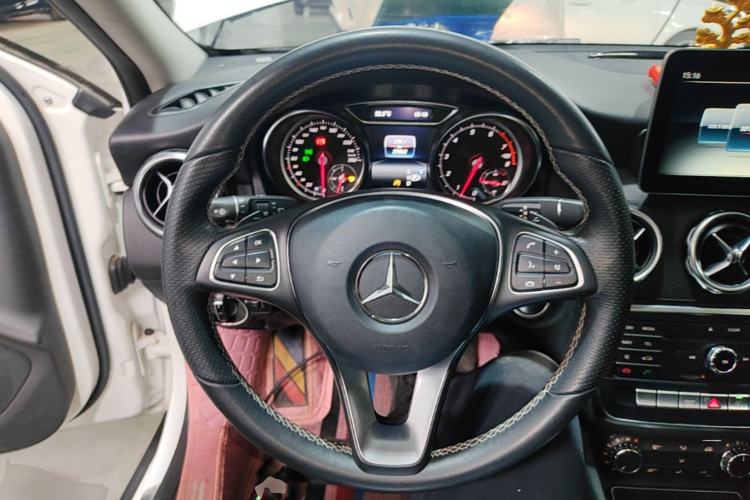 Used Mercedes-Benz GLA 2017 GLA 200 Sport Edition Steering Wheel