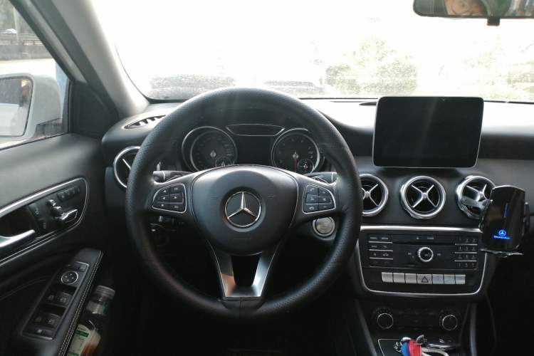 Used Mercedes-Benz GLA 2017 GLA 200 Sport Edition Steering Wheel