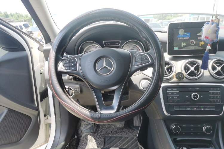 Used Mercedes-Benz GLA  Steering Wheel