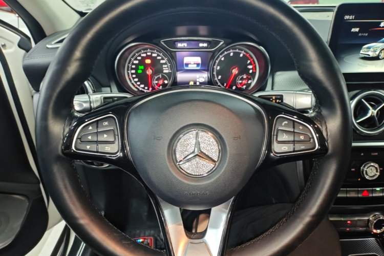 Used Mercedes-Benz GLA 2017 GLA 200 Fashion Model Steering Wheel