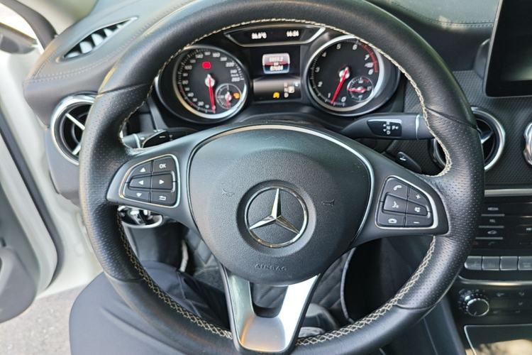 Used Mercedes-Benz GLA 2017 GLA 220 4MATIC Fashion Model Steering Wheel