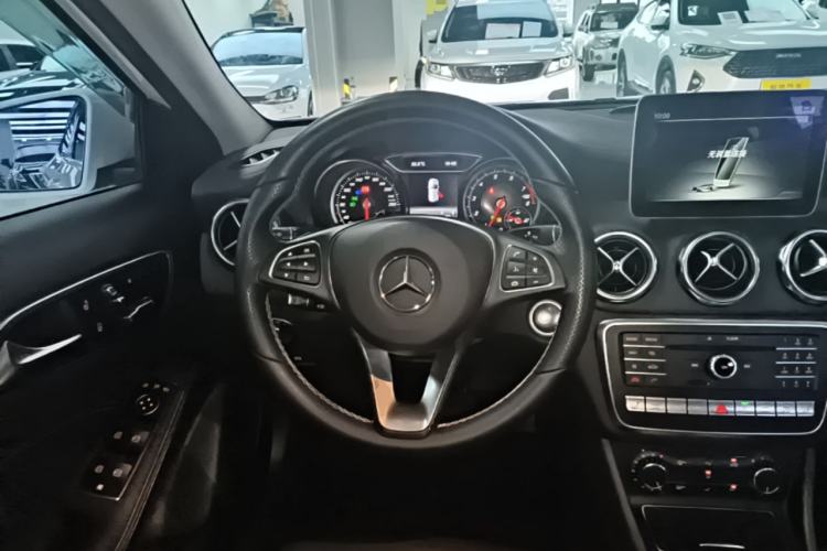 Used Mercedes-Benz GLA 2017 GLA 220 4MATIC Fashion Model Steering Wheel