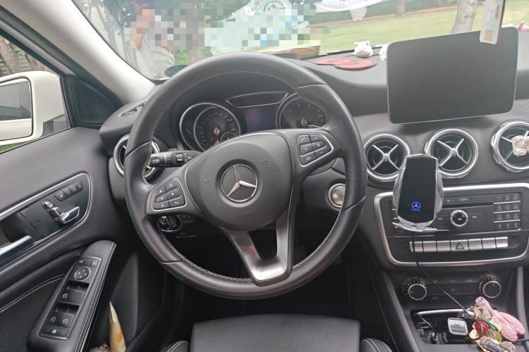 Used Mercedes-Benz GLA 2017 GLA 200 Sport Edition Steering Wheel