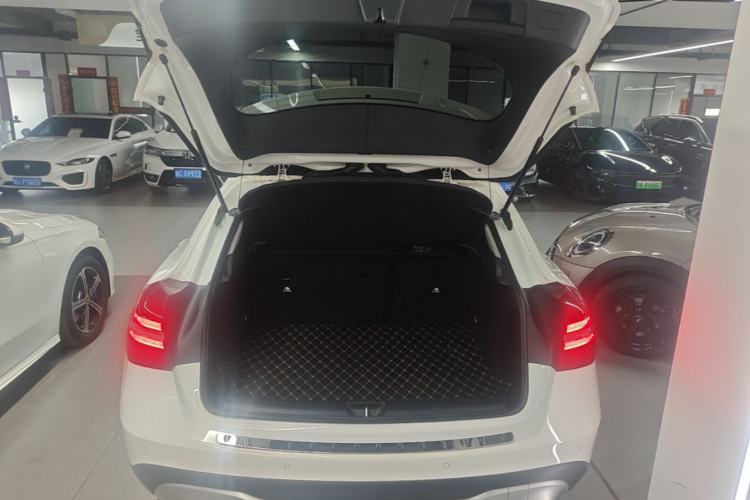 Used Mercedes-Benz GLA 2017 GLA 220 4MATIC Fashion Model Trunk