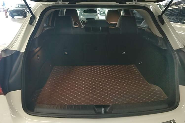 Used Mercedes-Benz GLA 2017 GLA 200 Fashion Model Trunk
