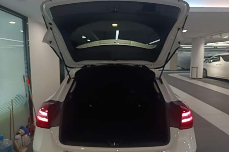 Used Mercedes-Benz GLA 2017 GLA 220 4MATIC Fashion Model Trunk