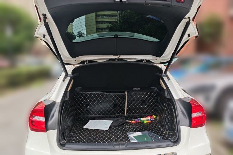 Used Mercedes-Benz GLA 2017 GLA 200 Fashion Model Trunk