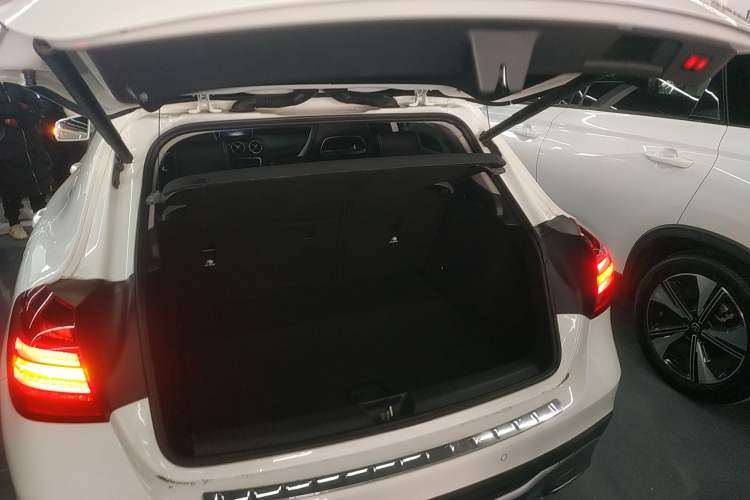 Used Mercedes-Benz GLA 2017 GLA 220 4MATIC Fashion Model Trunk