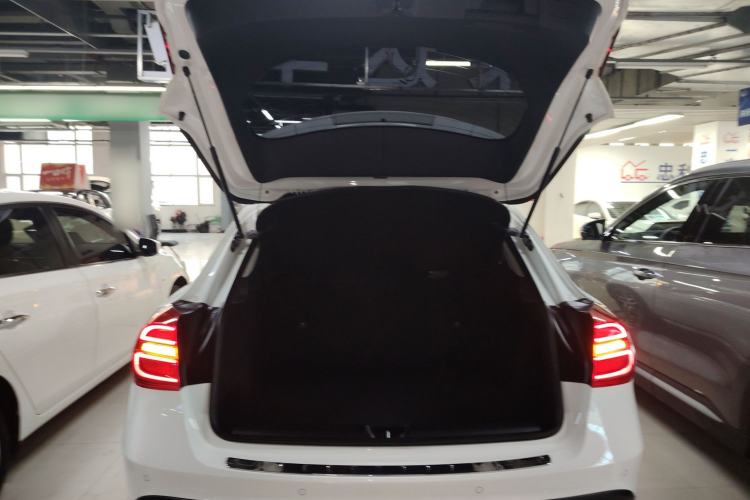 Used Mercedes-Benz GLA 2017 GLA 220 4MATIC Fashion Model Trunk