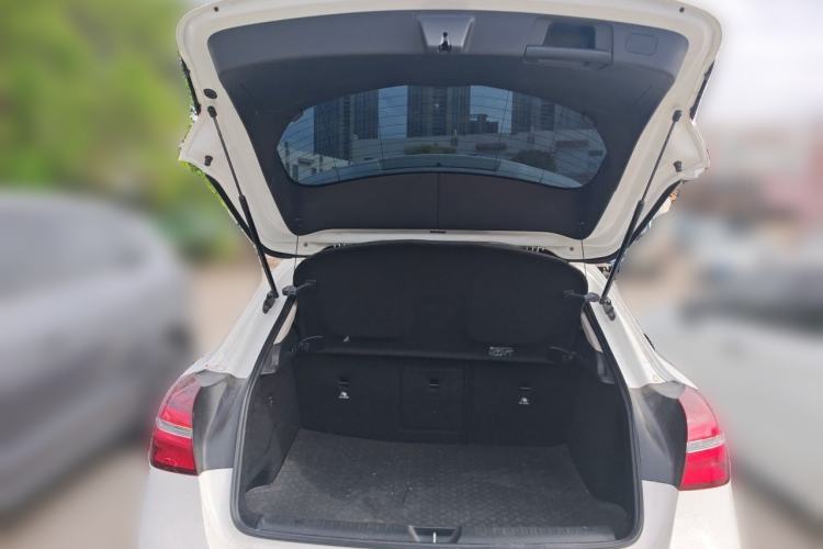 Used Mercedes-Benz GLA 2017 GLA 200 Fashion Model Trunk