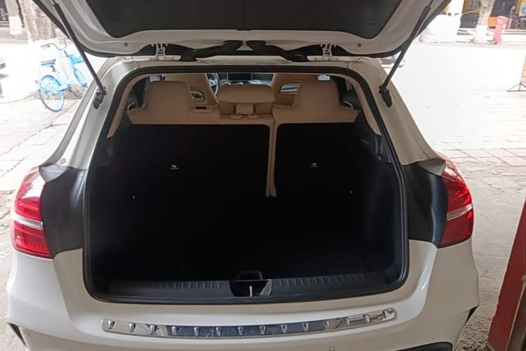 Used Mercedes-Benz GLA 2017 GLA 200 Fashion Model Trunk