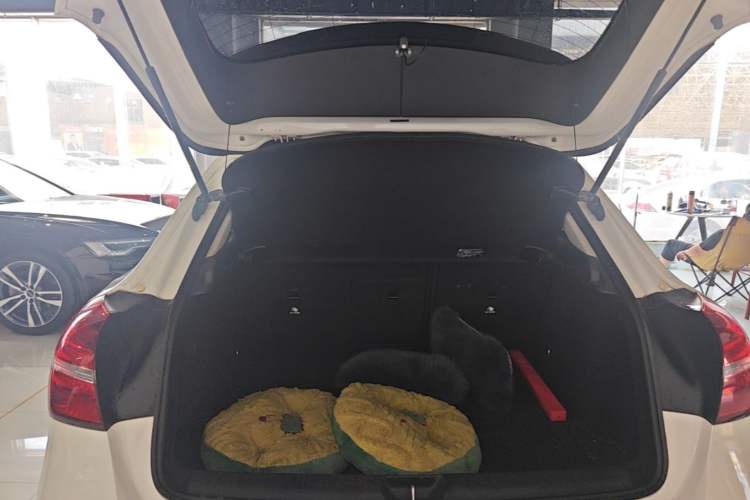 Used Mercedes-Benz GLA 2017 GLA 200 Fashion Model Trunk