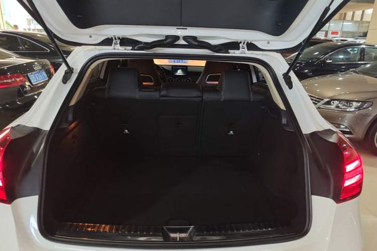 Used Mercedes-Benz GLA 2017 GLA 220 4MATIC Fashion Model Trunk