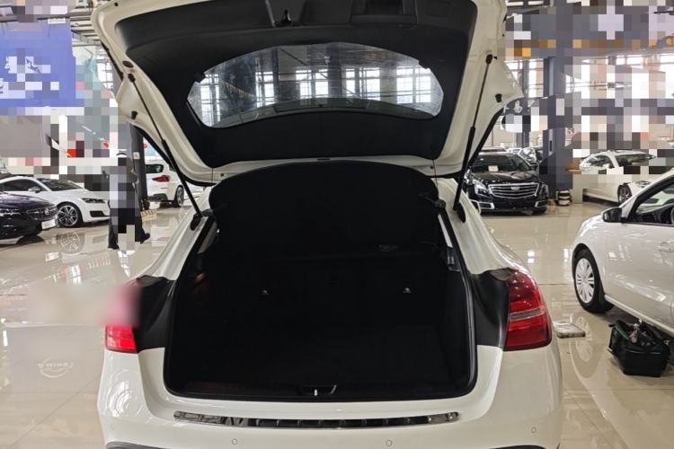 Used Mercedes-Benz GLA 2017 GLA 200 Fashion Model Trunk