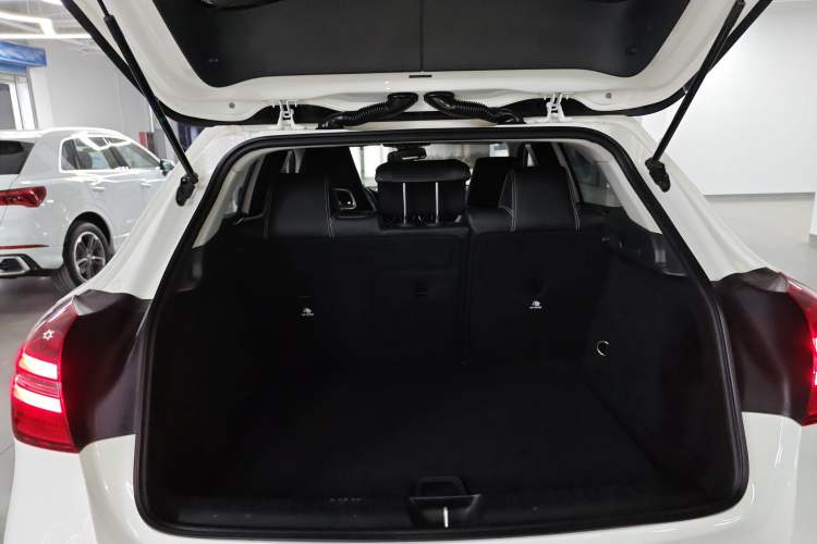 Used Mercedes-Benz GLA 2017 GLA 220 4MATIC Fashion Model Trunk