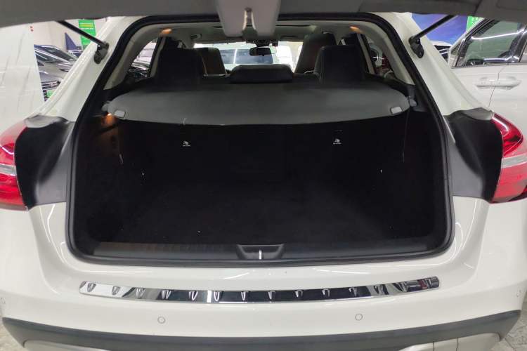 Used Mercedes-Benz GLA 2017 GLA 200 Fashion Model Trunk