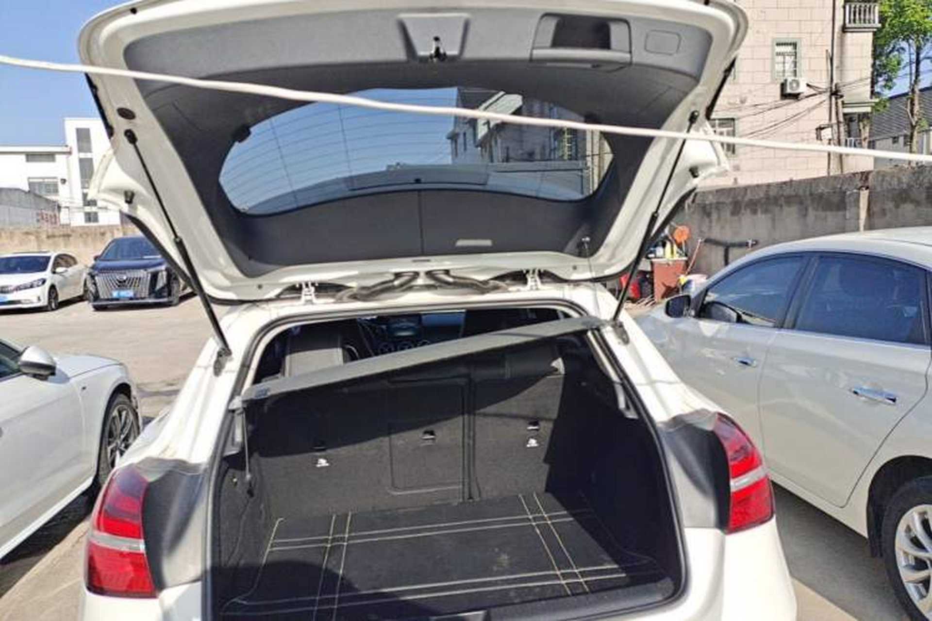 Used Mercedes-Benz GLA 2017 GLA 220 4MATIC Fashion Model Trunk