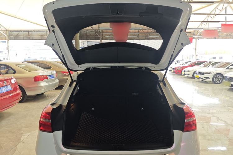 Used Mercedes-Benz GLA 2017 GLA 200 Fashion Model Trunk