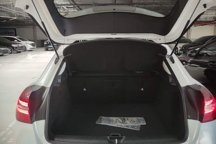 Used Mercedes-Benz GLA 2017 GLA 200 Fashion Model Trunk