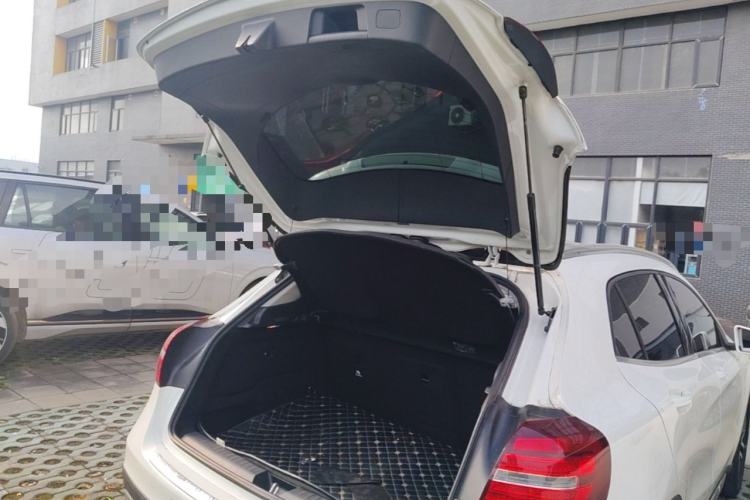 Used Mercedes-Benz GLA 2017 GLA 200 Fashion Model Trunk