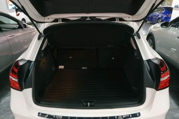 Used Mercedes-Benz GLA 2017 GLA 200 Fashion Model Trunk