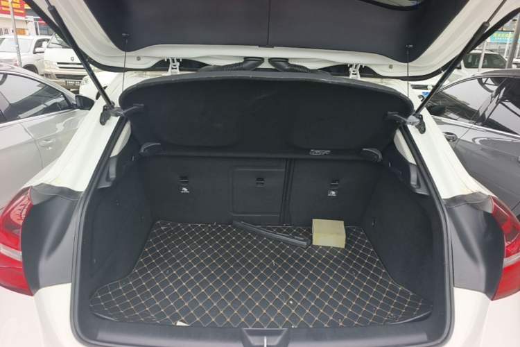 Used Mercedes-Benz GLA 2017 GLA 200 Fashion Model Trunk