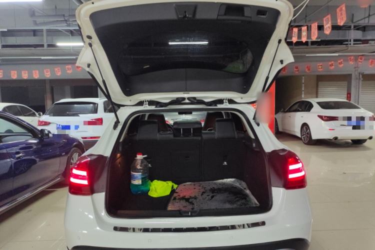 Used Mercedes-Benz GLA 2017 GLA 200 Fashion Model Trunk