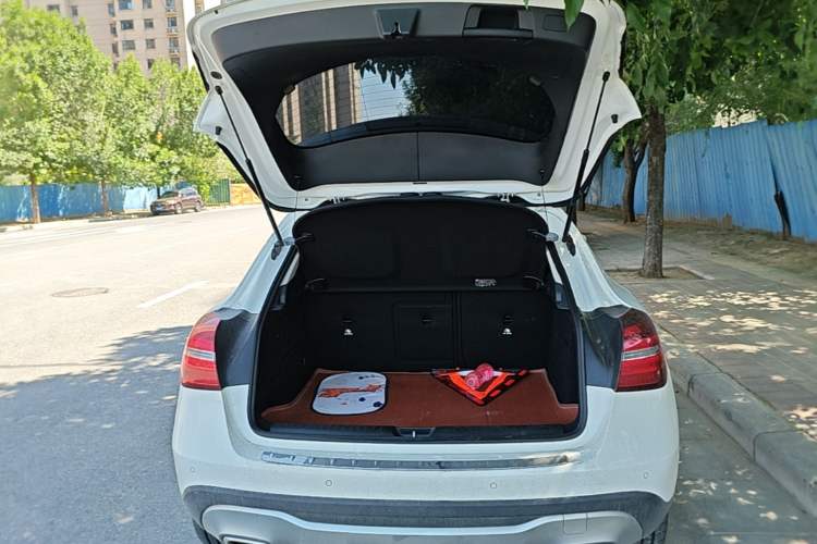 Used Mercedes-Benz GLA 2017 GLA 220 4MATIC Fashion Model Trunk