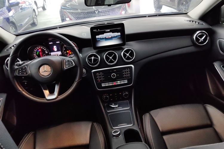 Used Mercedes-Benz GLA 2017 GLA 200 Sport Edition Center Console