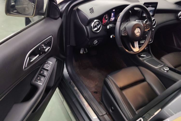 Used Mercedes-Benz GLA 2017 GLA 200 Sport Edition Driver Seat
