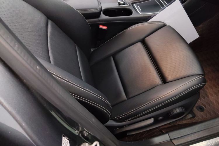 Used Mercedes-Benz GLA 2017 GLA 200 Sport Edition Right Front Seat