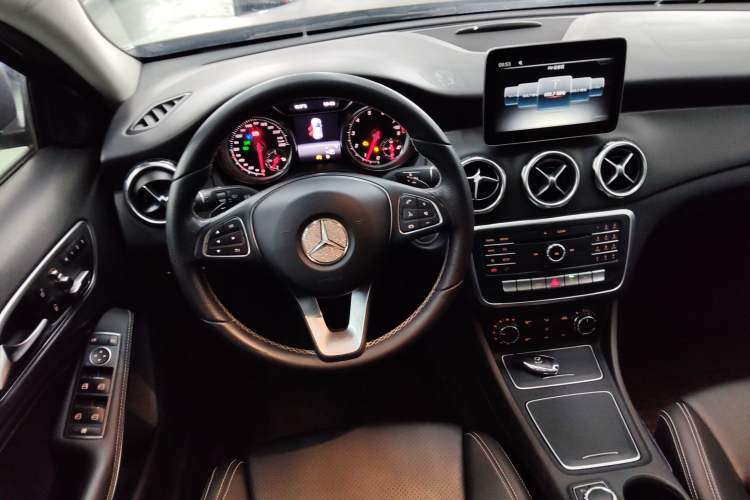 Used Mercedes-Benz GLA 2017 GLA 200 Sport Edition Steering Wheel