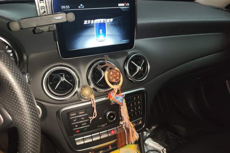 Used Mercedes-Benz GLA 2018 GLA 220 4MATIC Sport Edition Audio And AC Panel