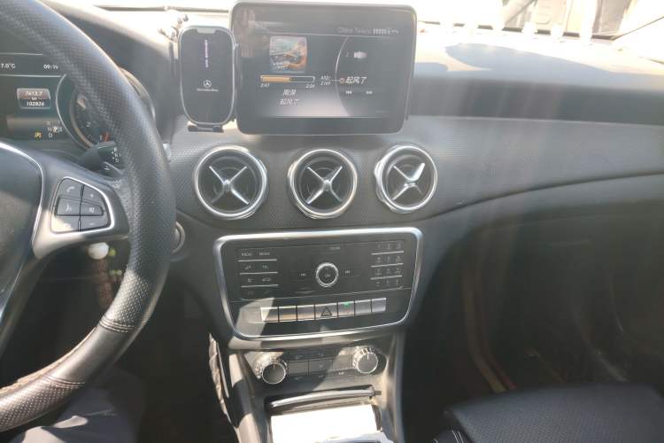 Used Mercedes-Benz GLA 2018 GLA 200 Sport Edition Audio And AC Panel