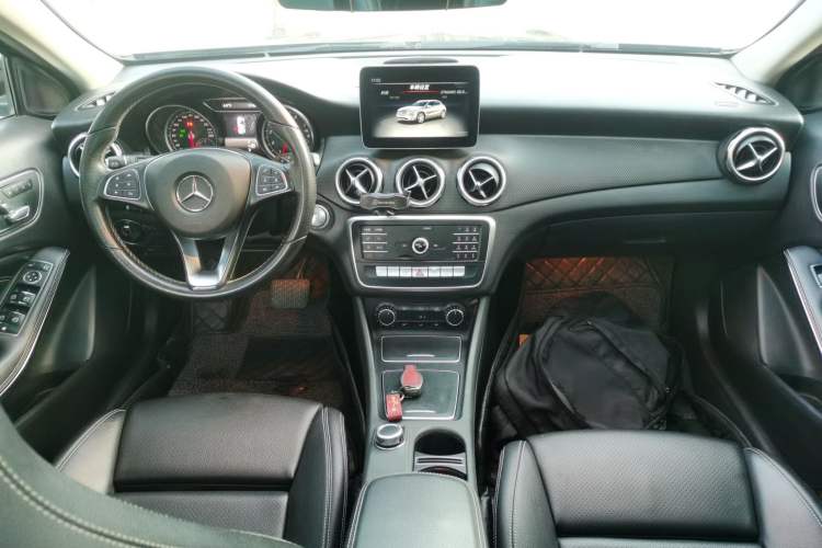 Used Mercedes-Benz GLA 2018 GLA 200 Sport Edition Center Console