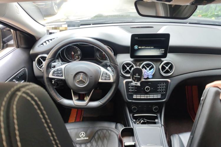 Used Mercedes-Benz GLA 2018 GLA 200 Sport Edition Center Console