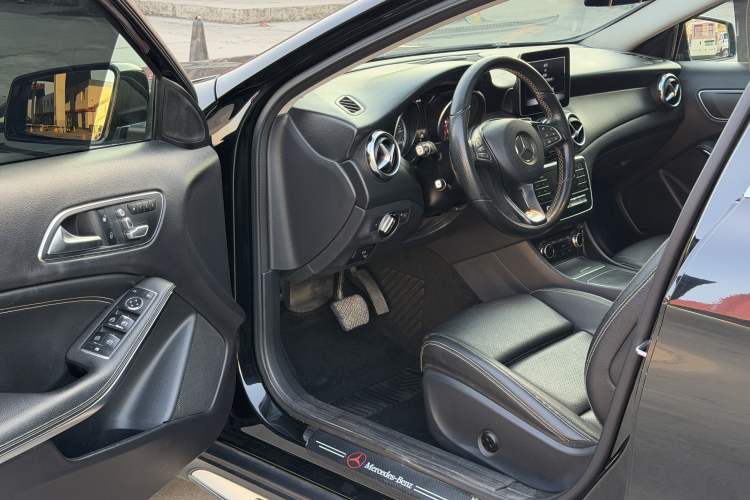 Used Mercedes-Benz GLA 2018 GLA 200 Sport Edition Driver Seat